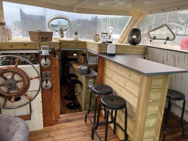 Bateau-hôtel Exceptionnel Bateau Maison Reine Mathilde *